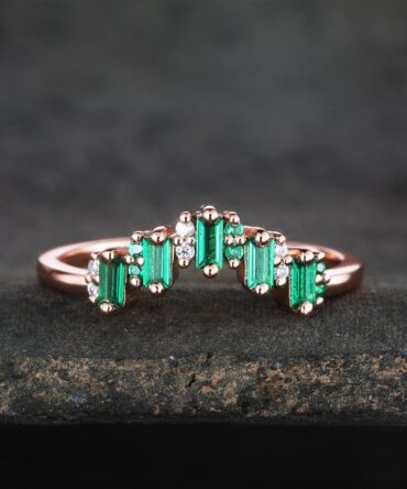Vintage Curved Emerald Band Baguette Cut Emerald Wedding Ring Rose Gold Ring Green Stone Ring Stacking Matching Band May Birthstone