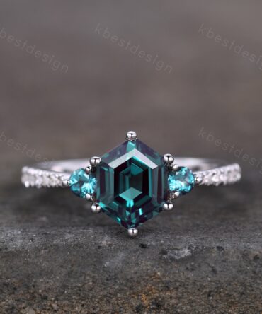 Vintage Alexandrite Ring, Hexagon Cut Engagement Ring, Promise Ring, June Birthstone Ring, Anniversary Gift for Her, Platinum ring