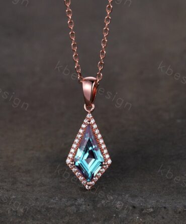 Kite Shaped Alexandrite Necklace For Women Vintage Unique Moissanite/Diamond Halo Pendant Necklace June Birthstone Necklace Anniversary Gift