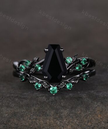 Gothic Black Gold Black Onyx Engagement Ring Art Deco Branch Design Leaf Emerald Wedding Ring Coffin cut Ring Unique Bridal Ring Set