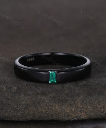 Mens green emerald wedding band Baguette cut wedding band black gold ring minimalist stacking band for Men for Women retro vintage ring