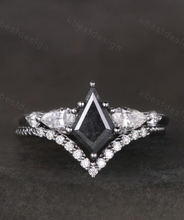 Kite cut salt and pepper diamond engagement ring set unique art deco moissanite wedding ring 14k gold ring vintage bridal wedding ring set