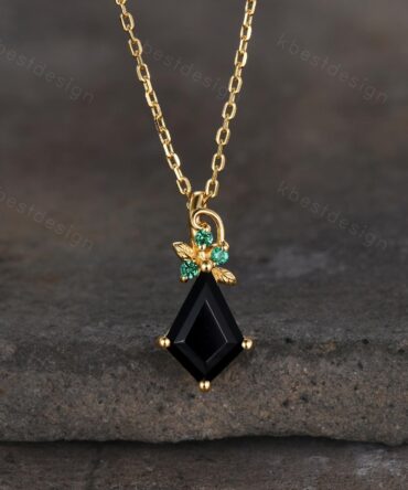 Kite cut natural black onyx necklace vintage women yellow gold necklace unique leaf emerald pendant antique art deco bridal promise gift